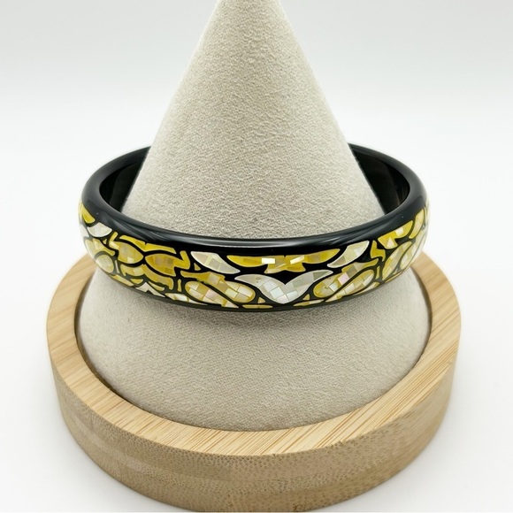 Ross Simons White Iridescent Mother of Pearl Yellow Mosaic Slim Black Bangle 8" - Picture 1 of 12